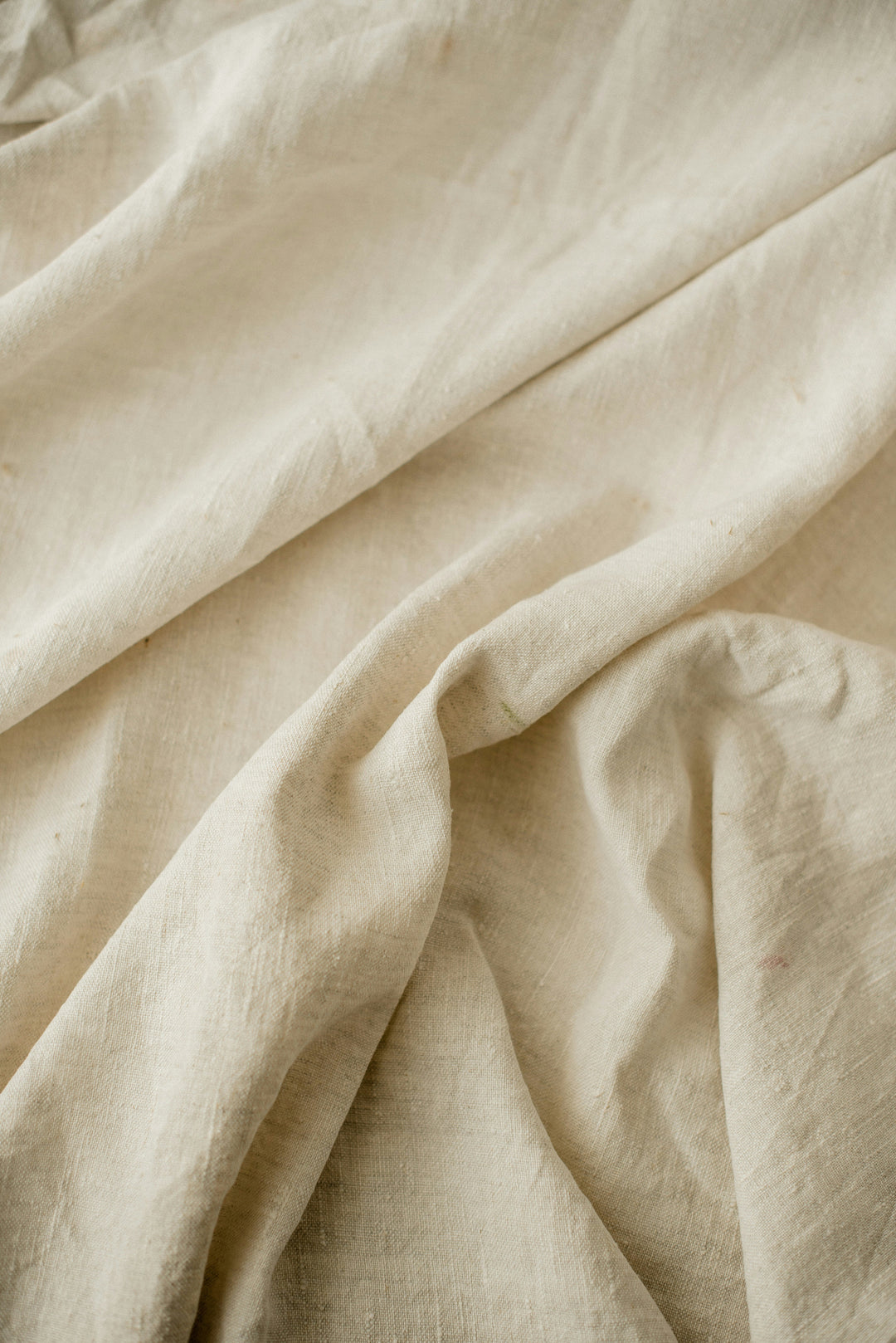 Fresh home fragrance collection featuring clean linen and citrus inspired scents by Glim & Glam.